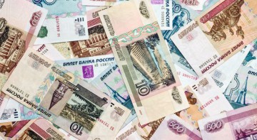 Rubla rusească a atins un nou minim record în raport cu dolarul şi euro